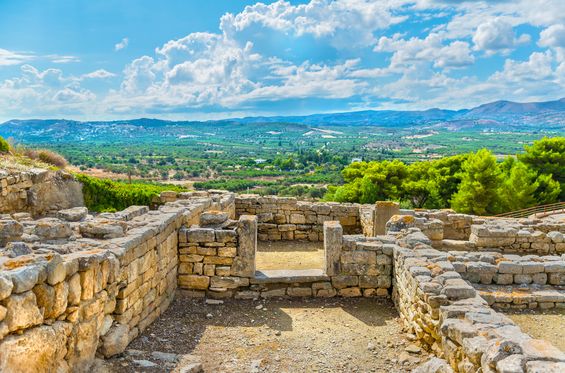 Discover the Minoan civilisation through its archaeological remains