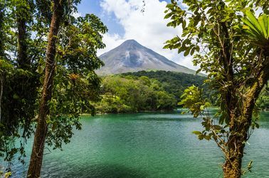 Le Parc National Arenal, son lac et son volcan 
