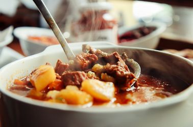 Le goulash, soupe traditionnelle hongroise