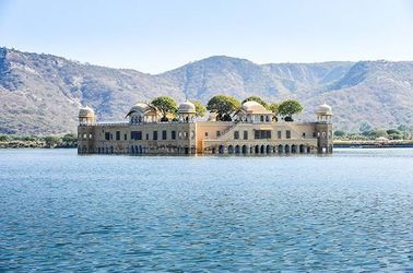 Le Jal Mahal sur le lac Man Sagar à Jaipur
