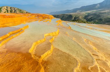 Les terrasses empilées de Badab-e Surt