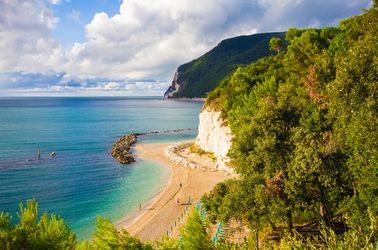 La plage d'Urbani à Sirolo