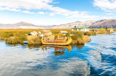 Bateaux de totora sur le lac Titicaca 